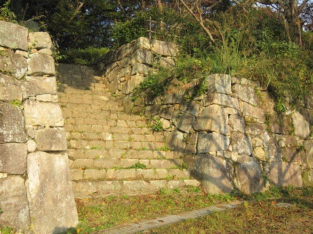 名古屋丸石段2