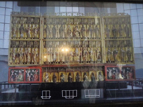 ４０体の聖人像